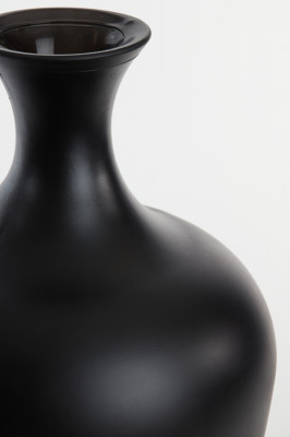 Rubra black vase