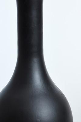 Imano black vase